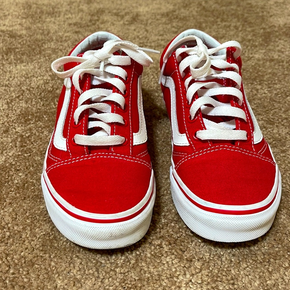 Sneakers size 6 WOMEN and 4,5 US MEN they are like new